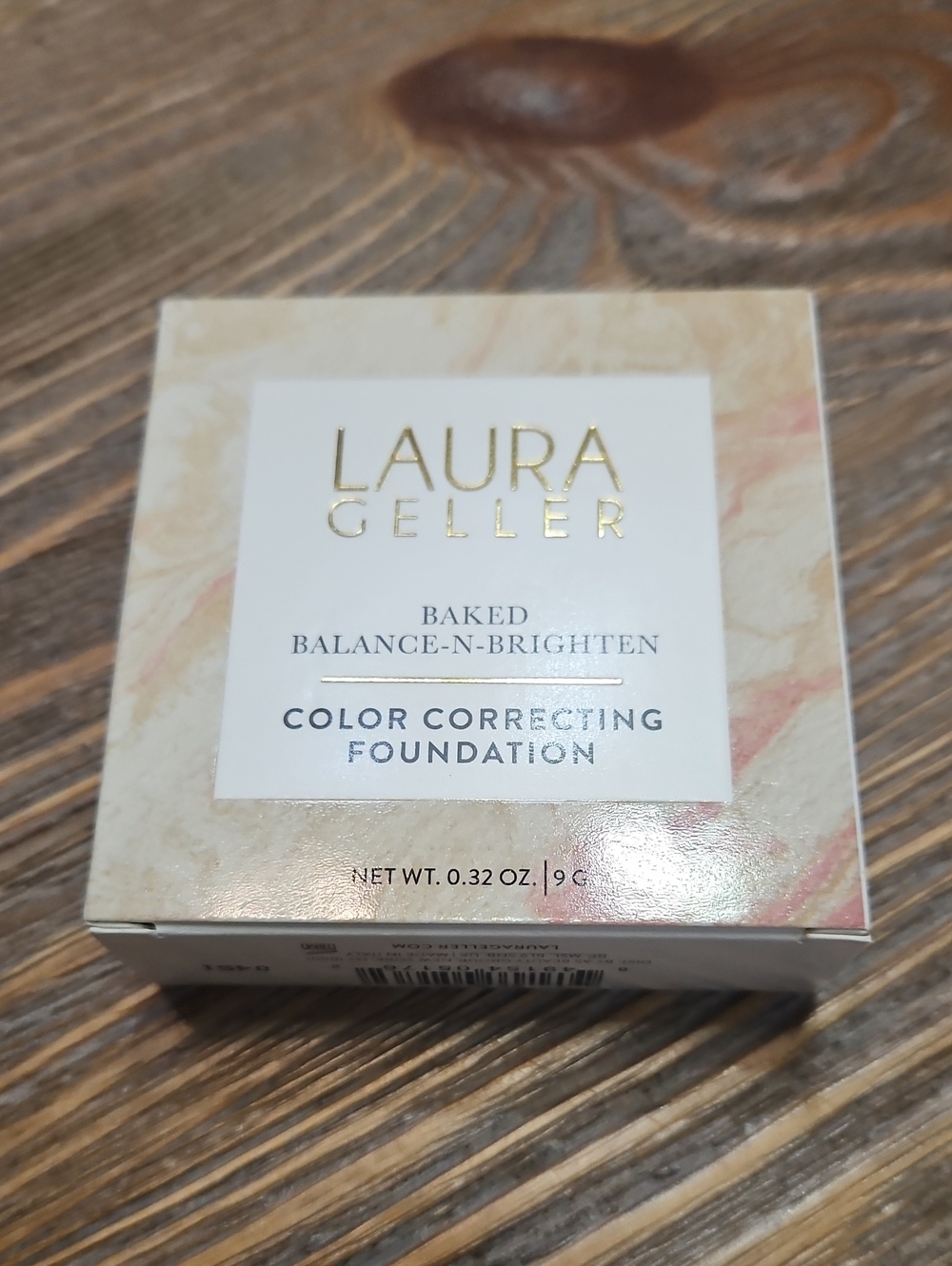 Laura Geller Color Correcting foundation In Porcelain